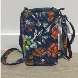 Lug NWOT Quickstep Convertible Crossbody Quilted Floral Wristlet Travel Bag